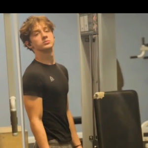 Meet your Posher, Logan